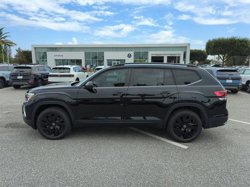 New 2025 Volkswagen Atlas SE image 9