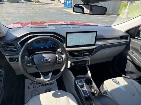 Used 2025 Ford Escape Platinum w/ Premium Technology Package AWD/4WD image 36