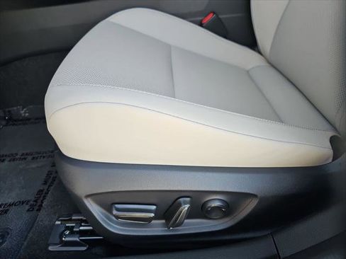 Certified 2026 Toyota Prius XLE image 17