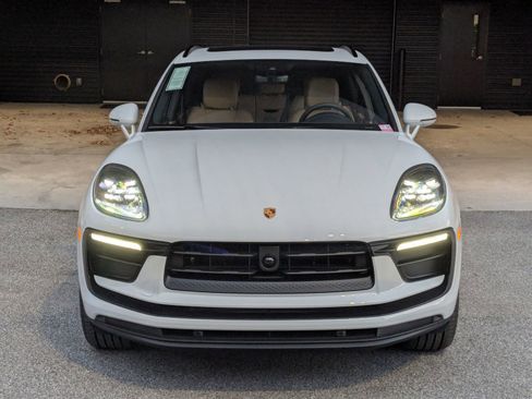Used 2026 Porsche Macan AWD/4WD image 6