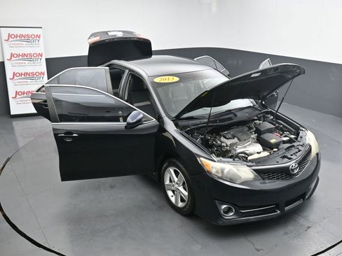 Used 2013 Toyota Camry SE image 39