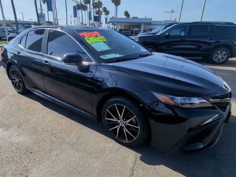 Used 2022 Toyota Camry SE w/ Carpet Mat Package (TMS) FWD image 2