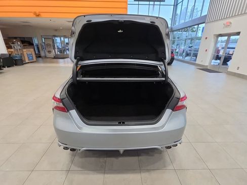 Used 2019 Toyota Camry FWD image 11