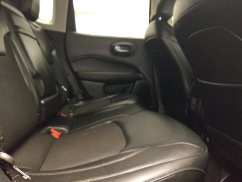 Used 2017 Jeep Compass Latitude w/ Popular Equipment Group FWD image 19
