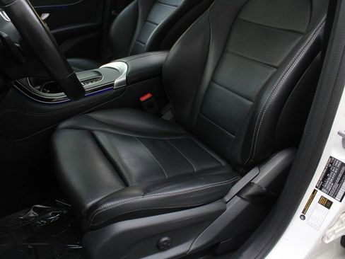 Used 2021 Mercedes-Benz GLC 300 4MATIC image 17