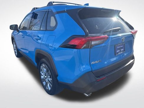 Used 2021 Toyota RAV4 XLE Premium image 5