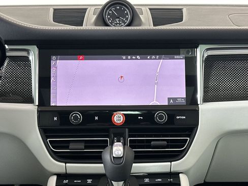 Used 2025 Porsche Macan image 28