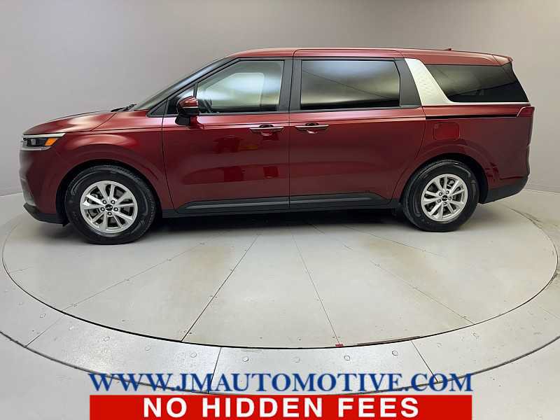 Used 2024 Kia Carnival LX FWD image 2