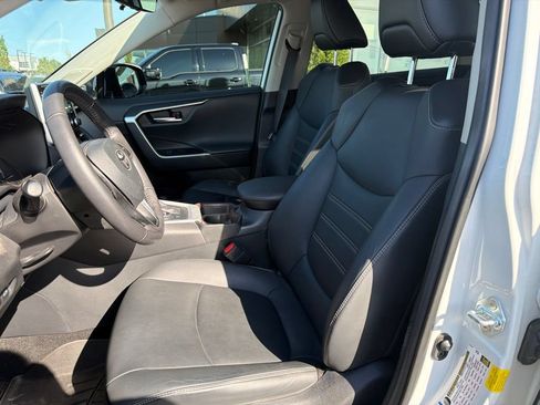 Used 2021 Toyota RAV4 Limited AWD/4WD image 5