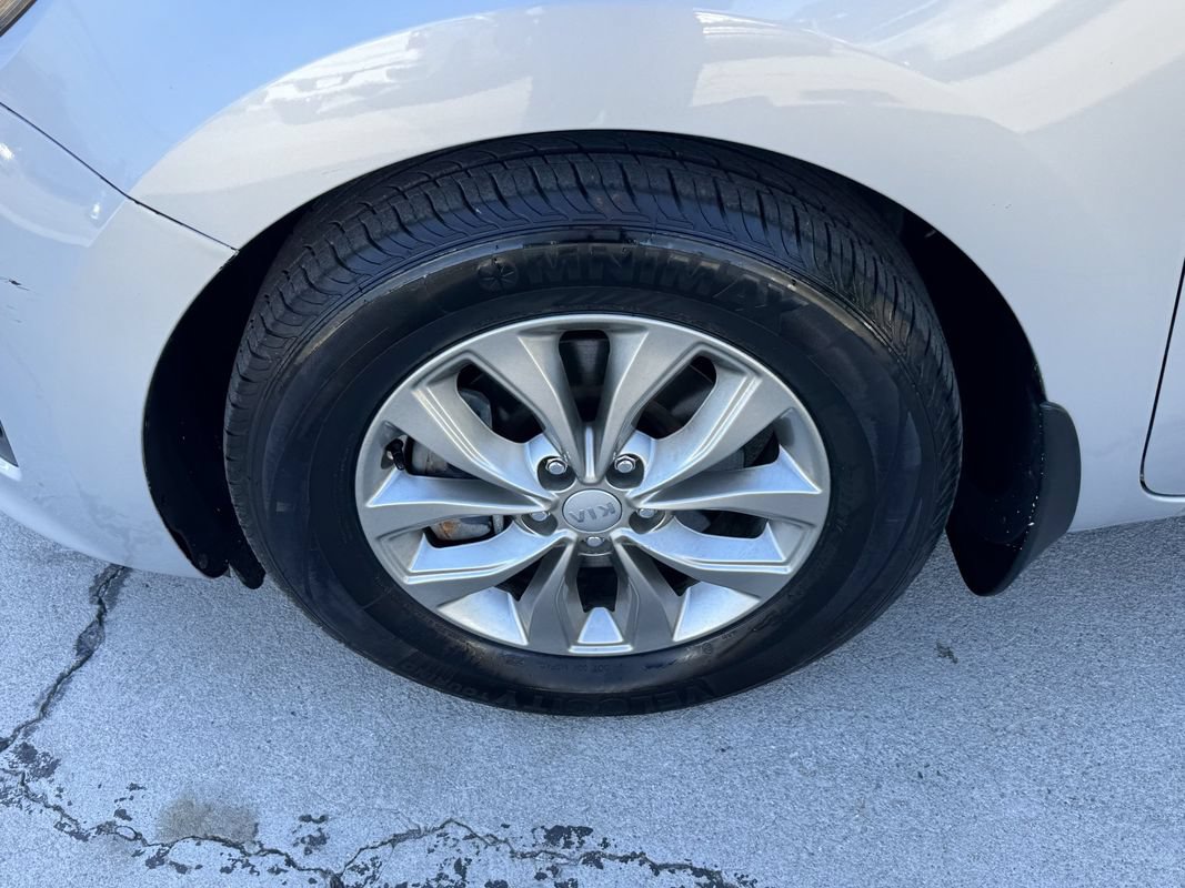 Used 2020 Kia Sedona LX FWD image 25