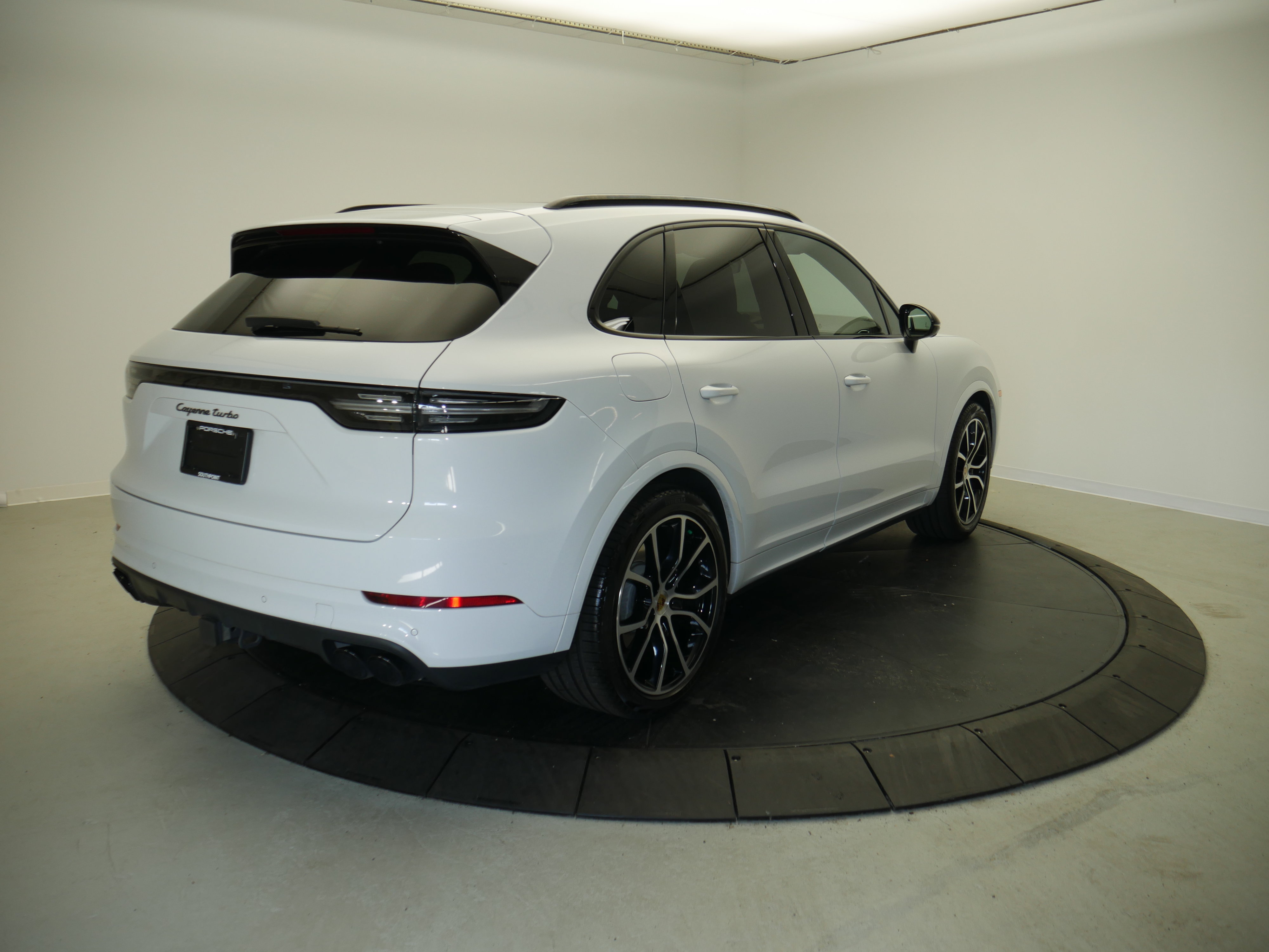 Certified 2023 Porsche Cayenne Turbo AWD/4WD image 7