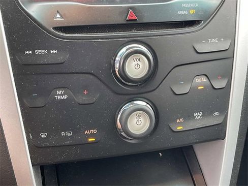 Used 2015 Ford Explorer XLT w/ Equipment Group 202A image 27