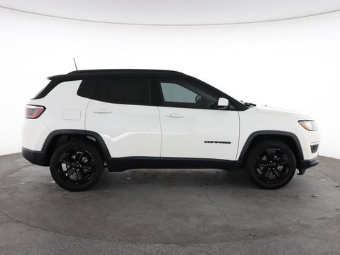 Used 2019 Jeep Compass Latitude FWD image 14