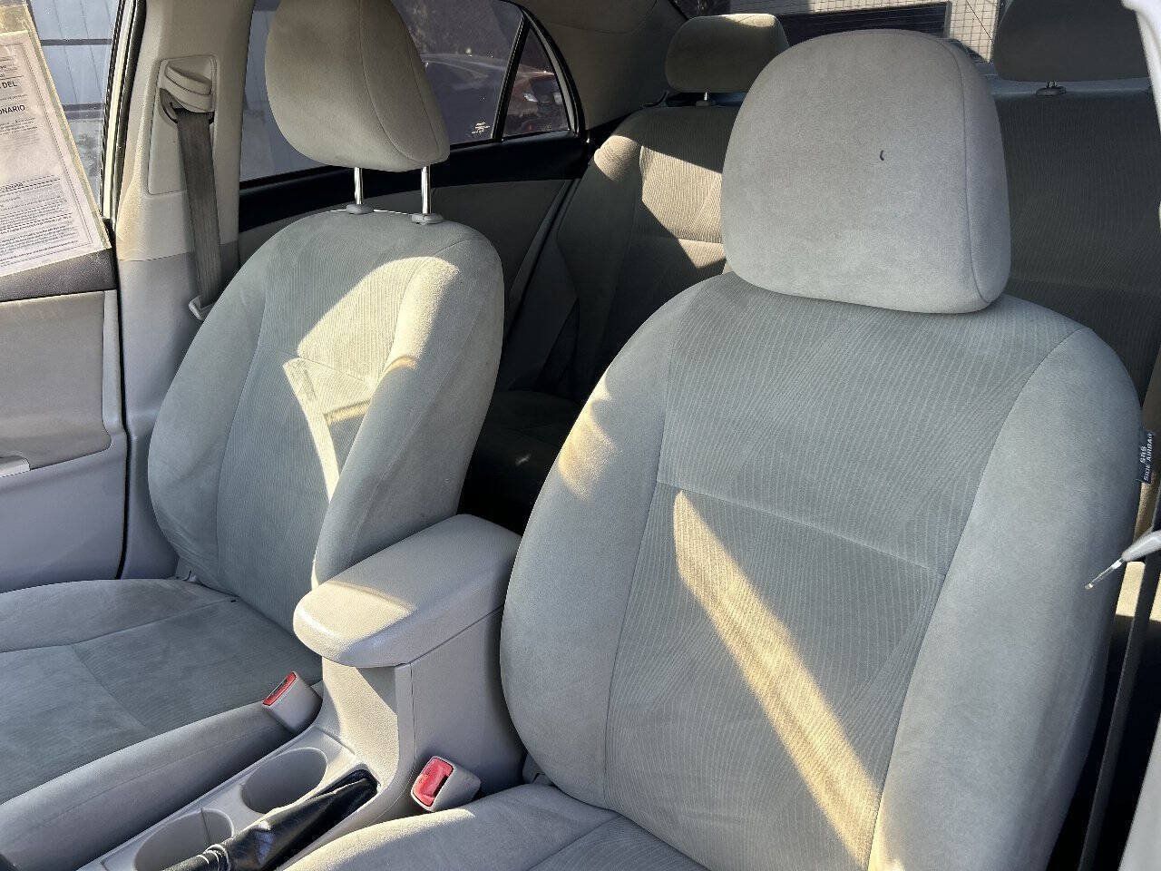 Used 2013 Toyota Corolla LE FWD image 15