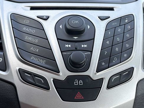 Used 2013 Ford Fiesta SE FWD image 5
