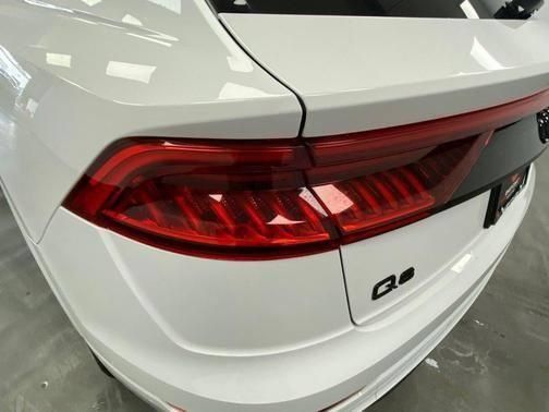 Used 2022 Audi Q8 Premium AWD/4WD image 13