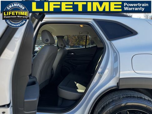 Used 2024 Chevrolet Trax ACTIV w/ Driver Confidence Package image 29