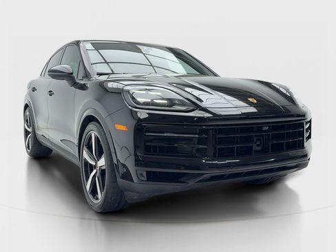 Used 2024 Porsche Cayenne Coupe AWD/4WD image 2