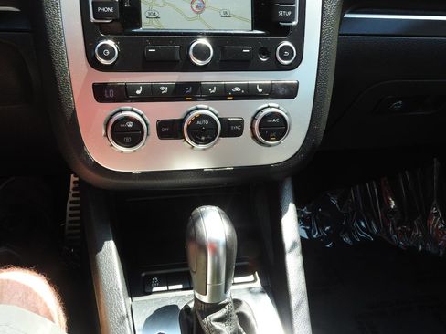 Used 2014 Volkswagen Eos FWD image 15