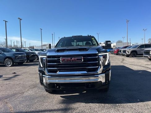 Used 2025 GMC Sierra 2500 SLE w/ Preferred Package image 8
