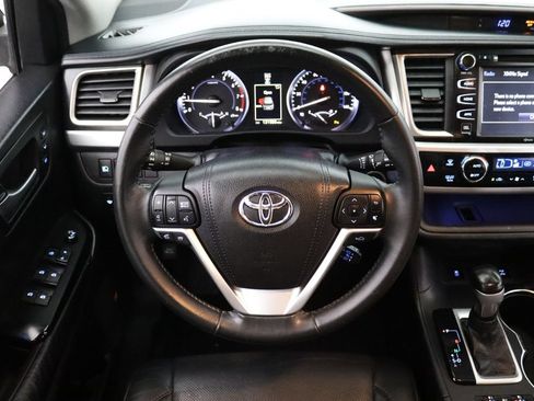 Used 2015 Toyota Highlander Limited w/ Driver Technology Package AWD/4WD image 21