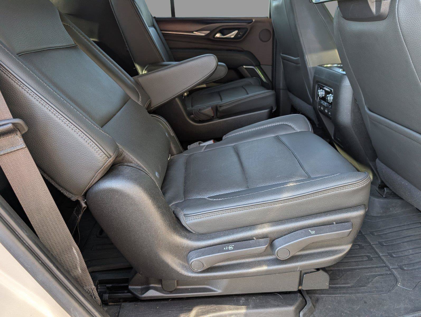 Used 2021 GMC Yukon Denali w/ Denali Premium Package RWD image 40