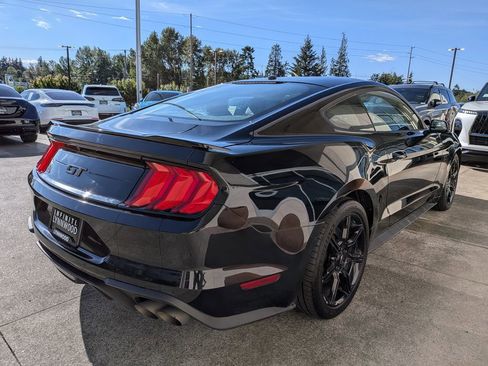Used 2018 Ford Mustang GT Premium w/ Black Accent Package RWD image 6