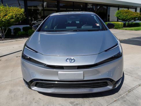 Used 2024 Toyota Prius XLE AWD/4WD image 3