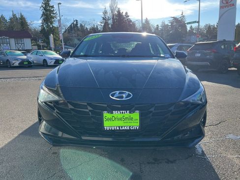 Used 2021 Hyundai Elantra SEL image 2