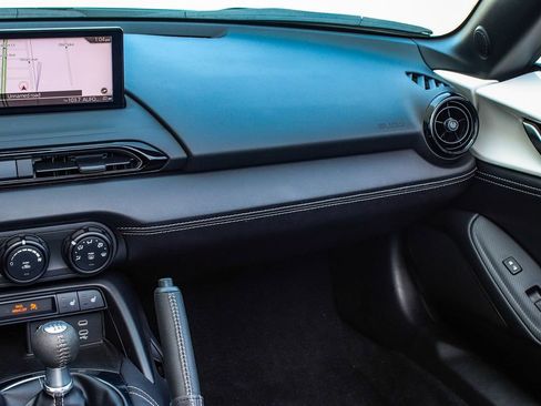 Used 2024 MAZDA MX-5 Miata Club image 15