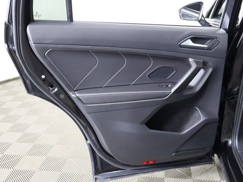 Used 2022 Volkswagen Tiguan SE FWD image 25