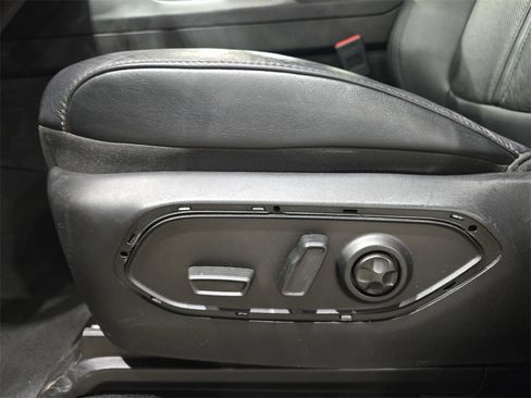 Used 2024 Jeep Wagoneer L Series II w/ Flexible Seating Group image 30