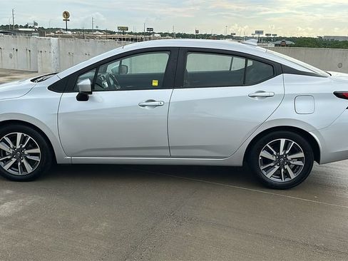 Used 2025 Nissan Versa SV FWD image 9