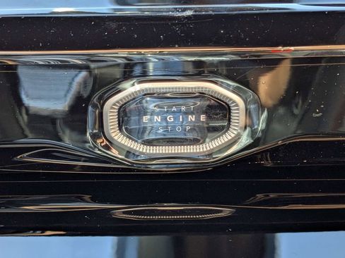 New 2026 Jeep Grand Cherokee L Limited w/ Luxury Tech Group II AWD/4WD image 30