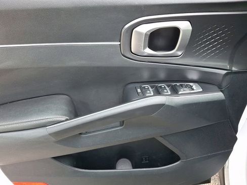 Used 2023 Kia Sorento LX image 13