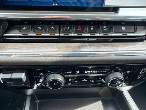 Used 2023 Chevrolet Silverado 1500 LTZ AWD/4WD image 95