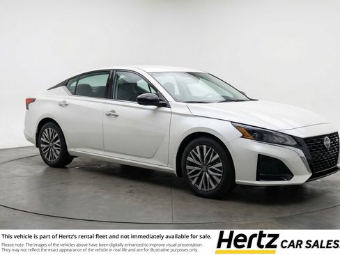 Used 2025 Nissan Altima 2.5 SV image 1