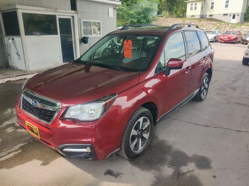 Used 2017 Subaru Forester 2.5i Premium AWD/4WD image 2