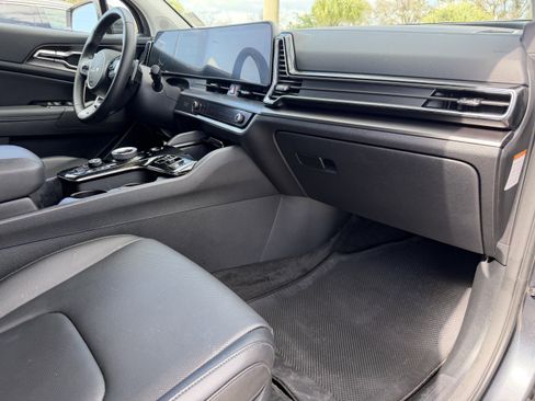 Certified 2024 Kia Sportage EX image 12