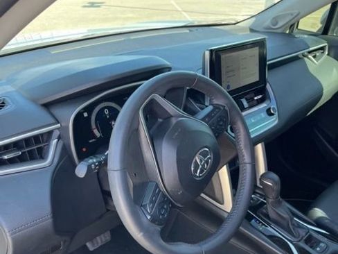 Used 2024 Toyota Corolla Cross XLE w/ Convenience Package image 13