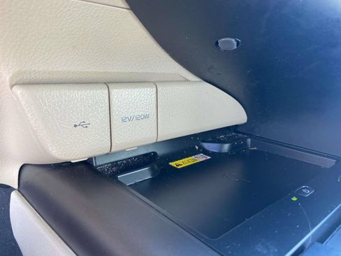 Used 2022 Toyota Camry XLE FWD image 21