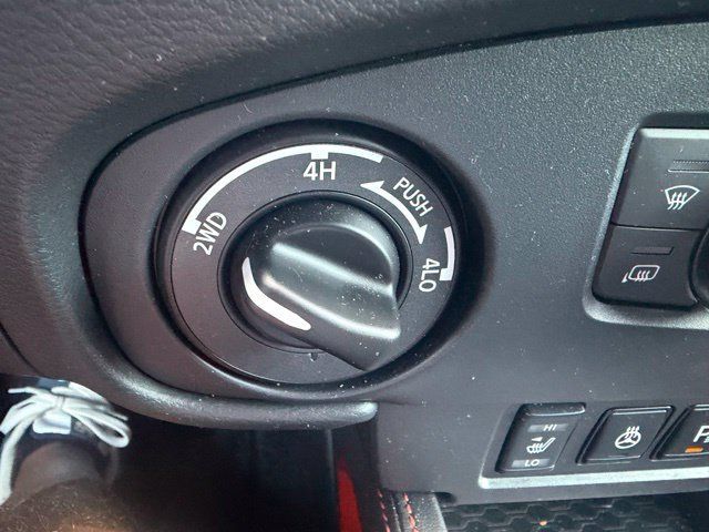 Used 2022 Nissan Frontier PRO-4X AWD/4WD image 11