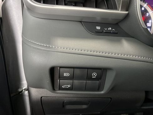 Used 2024 Toyota Highlander XLE image 14