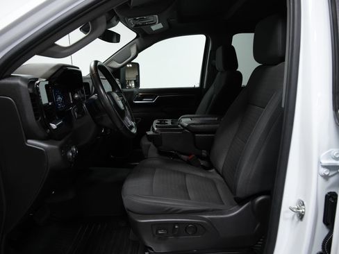 Used 2025 Chevrolet Silverado 2500 LT w/ Convenience Package image 24