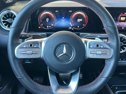 Used 2022 Mercedes-Benz GLB 250 4MATIC image 23