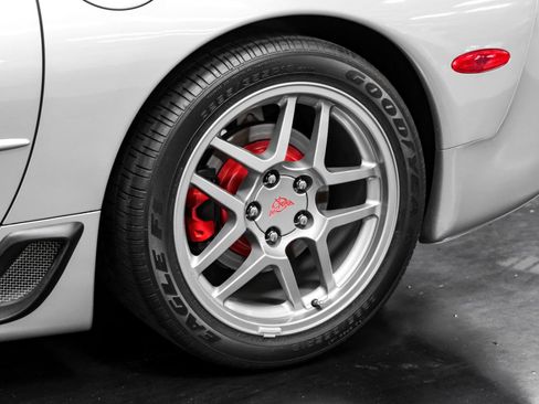 Used 2004 Chevrolet Corvette Z06 w/ Memory Package RWD image 43
