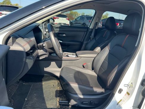 Used 2024 Nissan Sentra SR w/ SR Premium Package FWD image 8
