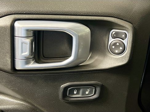 Used 2023 Jeep Wrangler Unlimited Sport image 16