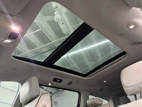 Used 2018 Chrysler Pacifica Limited FWD image 26
