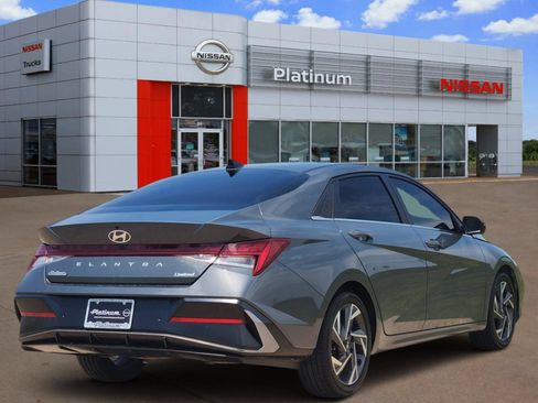 Used 2024 Hyundai Elantra Limited FWD image 4
